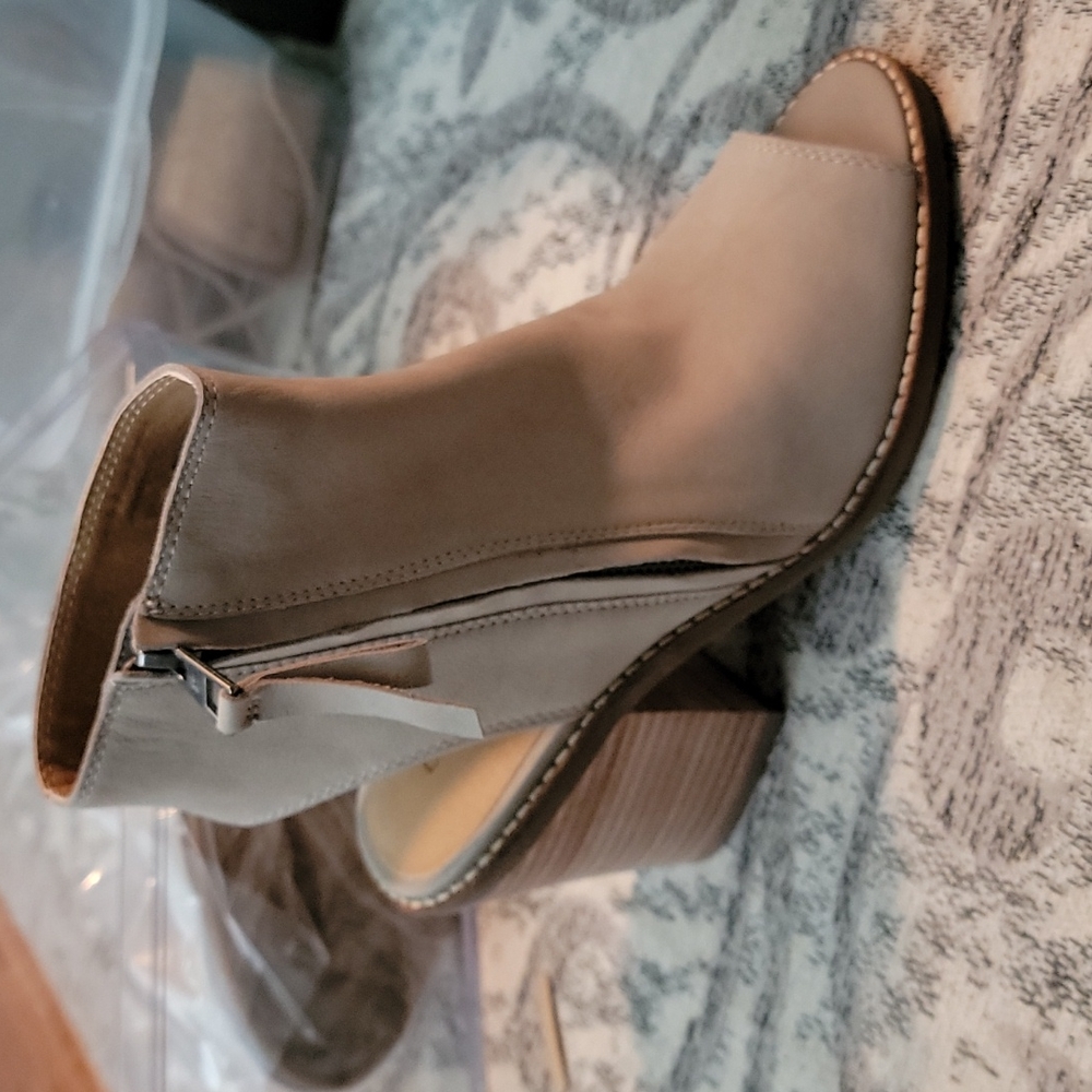 Nwot Lucky Brand peep toe Bootie